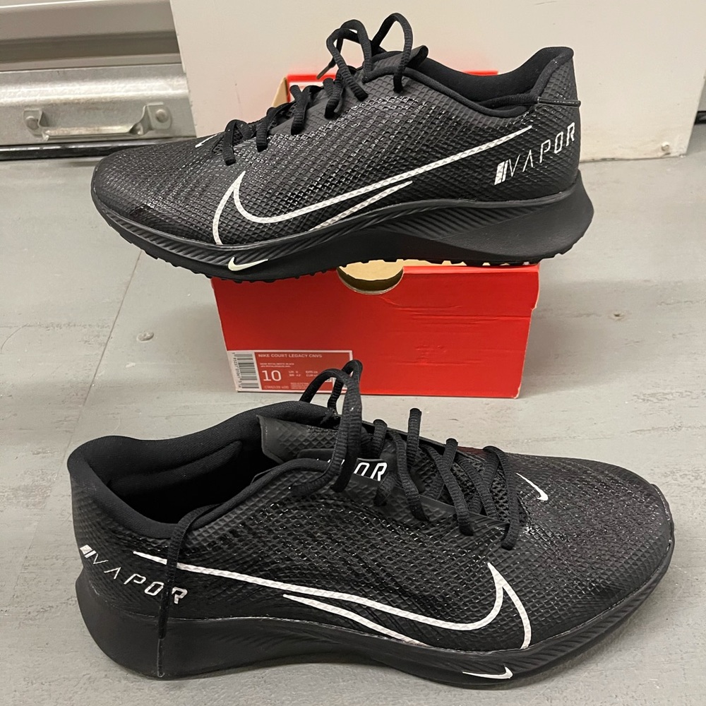 Nike court legacy cnvs for men size 10 color black and white